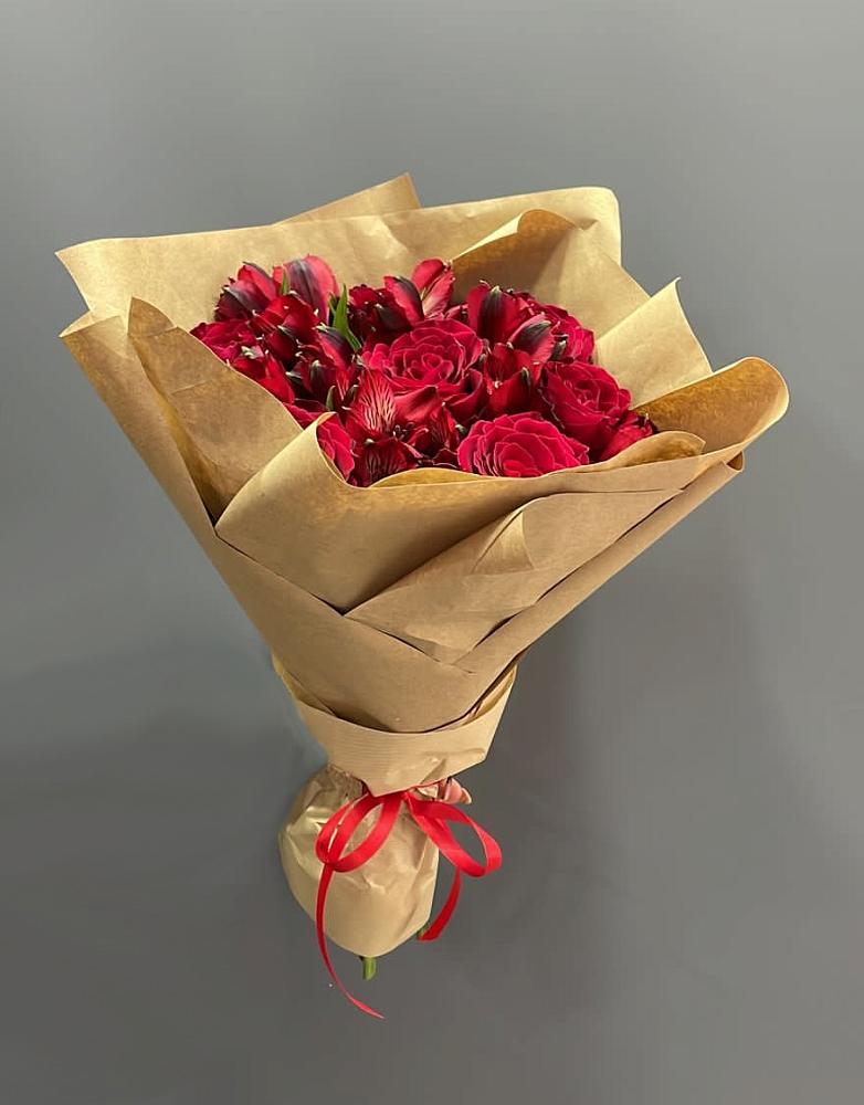 Букет цветов из: Альстромерии и Розы в Ишимбае