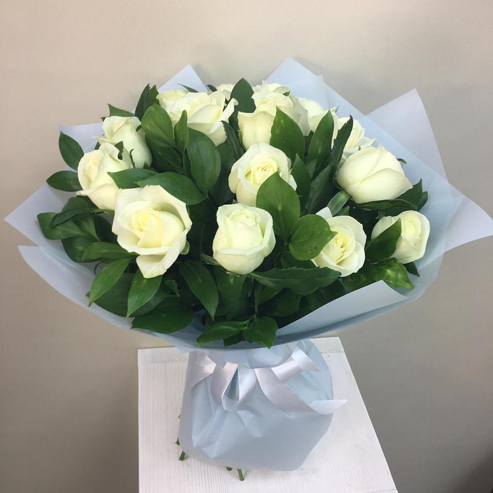 Букет 15 Белых роз Проуд в Ишимбае