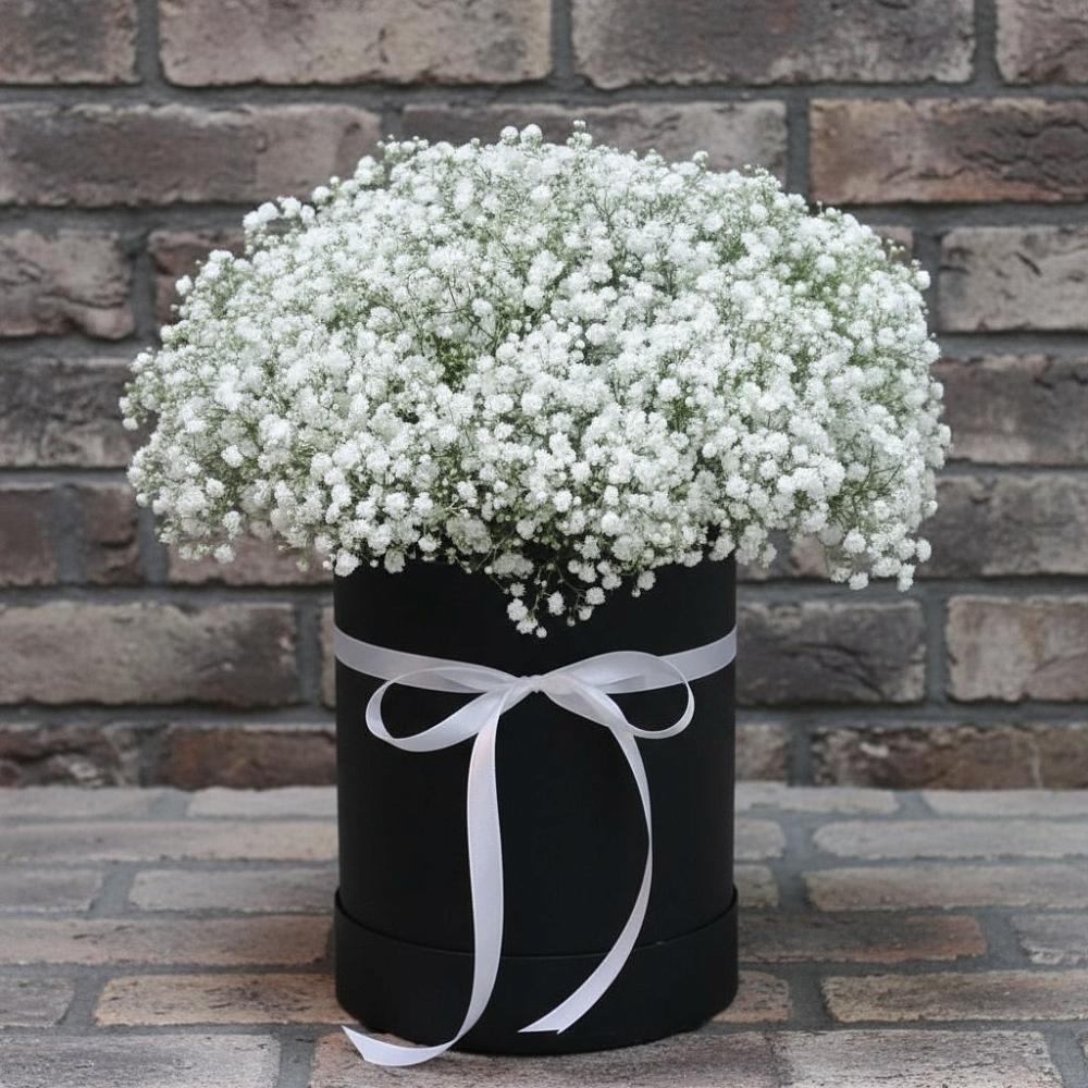 Цветочная композиция из Гипсофила в шляпной коробке в Ишимбае