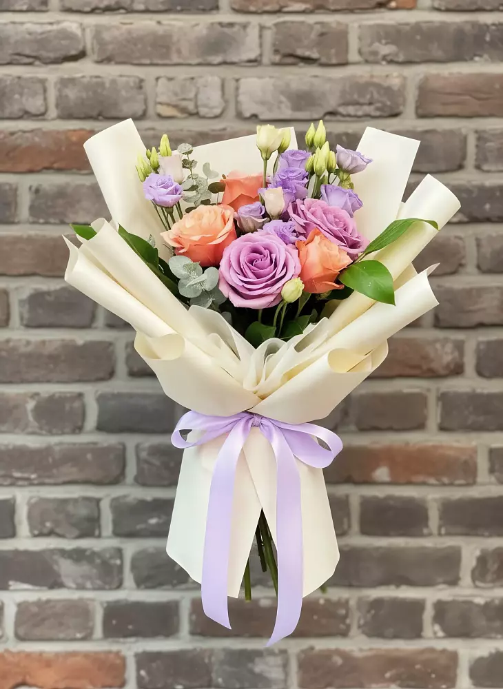 Букет цветов из: Лизиантусы и Розы в Ишимбае