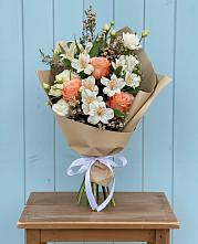 Букет цветов из:  Альстромерии, Лизиантусы, Розы и Хризантемы в Ишимбае