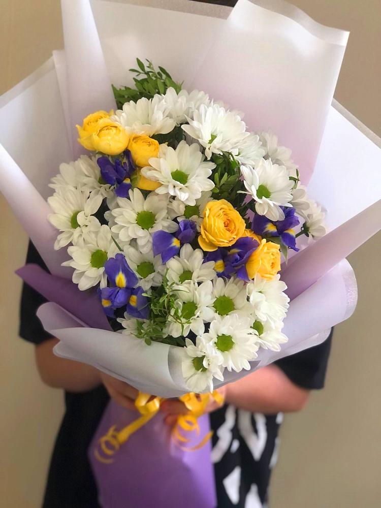 Букет цветов из: Ирисы, Хризантемы и Розы в Ишимбае
