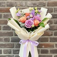 Букет цветов из:  Лизиантусы и Розы в Ишимбае