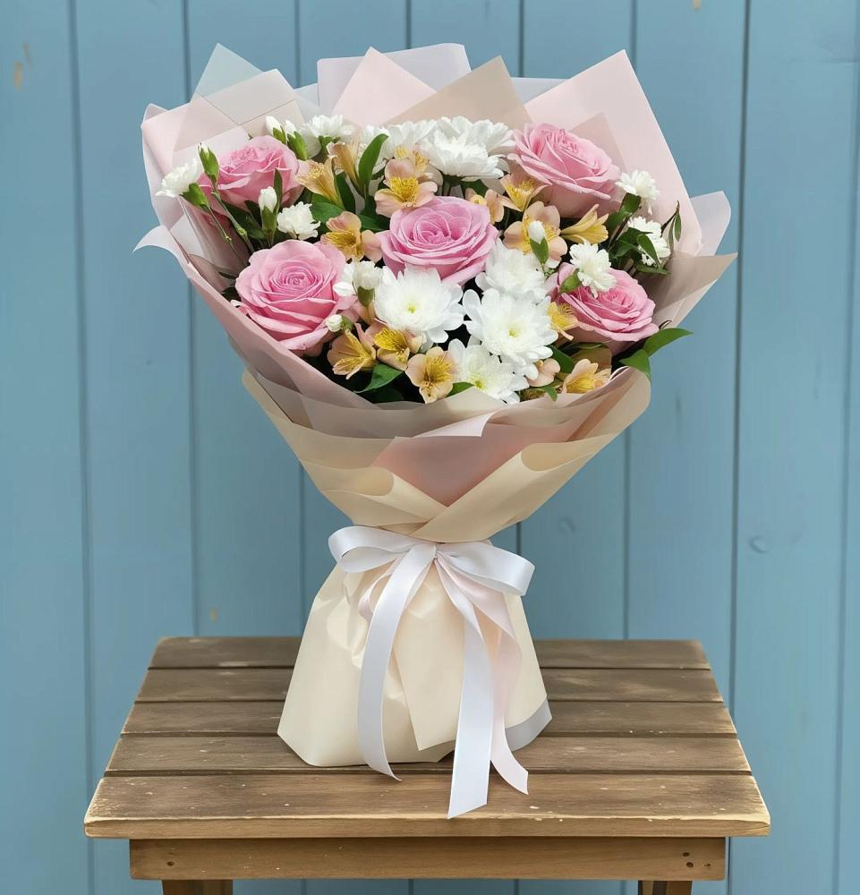 Букет цветов из: Гвоздики, Орхидеи и Розы в Ишимбае