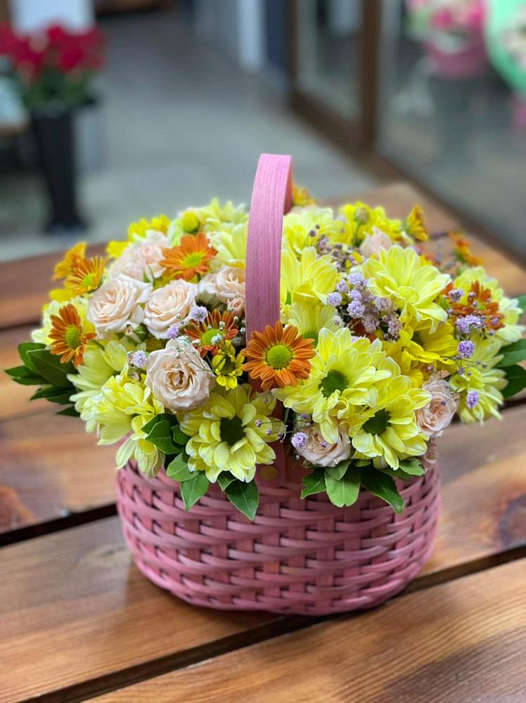 Цветочная композиция из Хризантемы и Розы в корзине в Ишимбае
